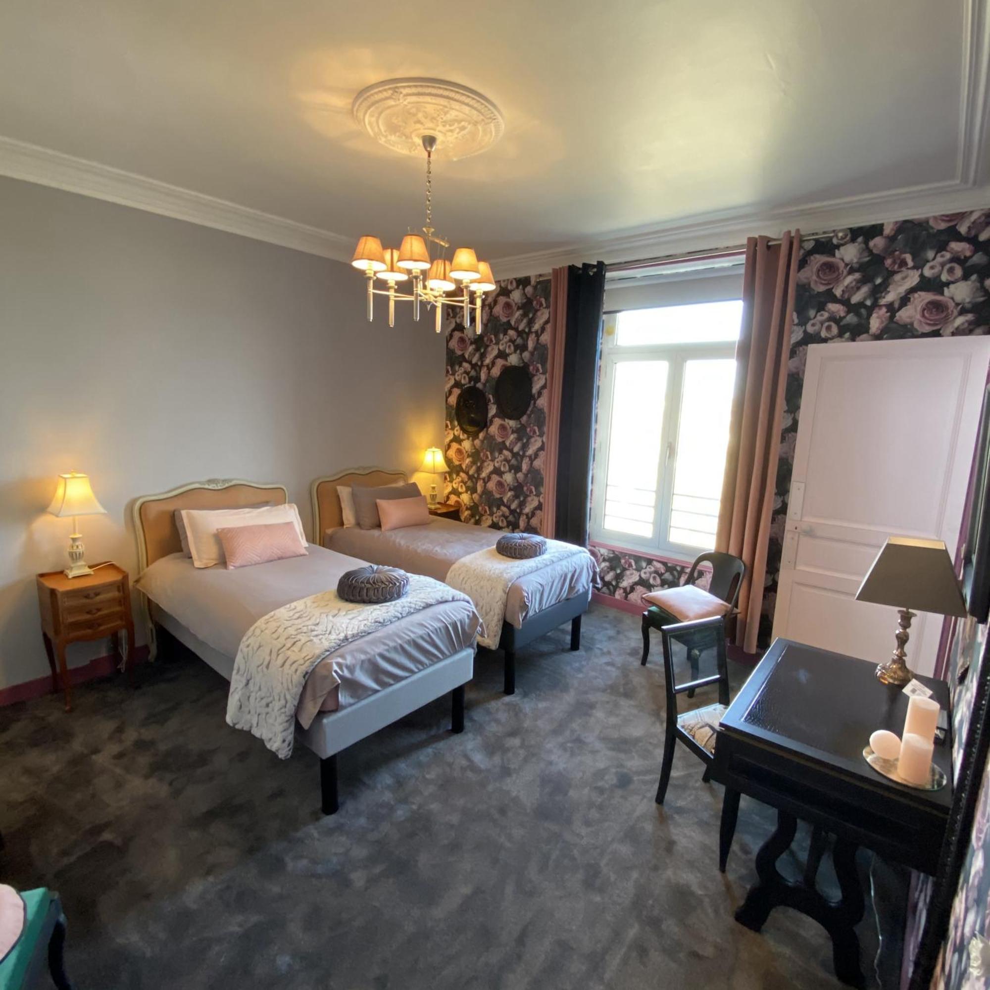 Les Lamartine-Chambres D'Hotes เลอม็องส์ ภายนอก รูปภาพ