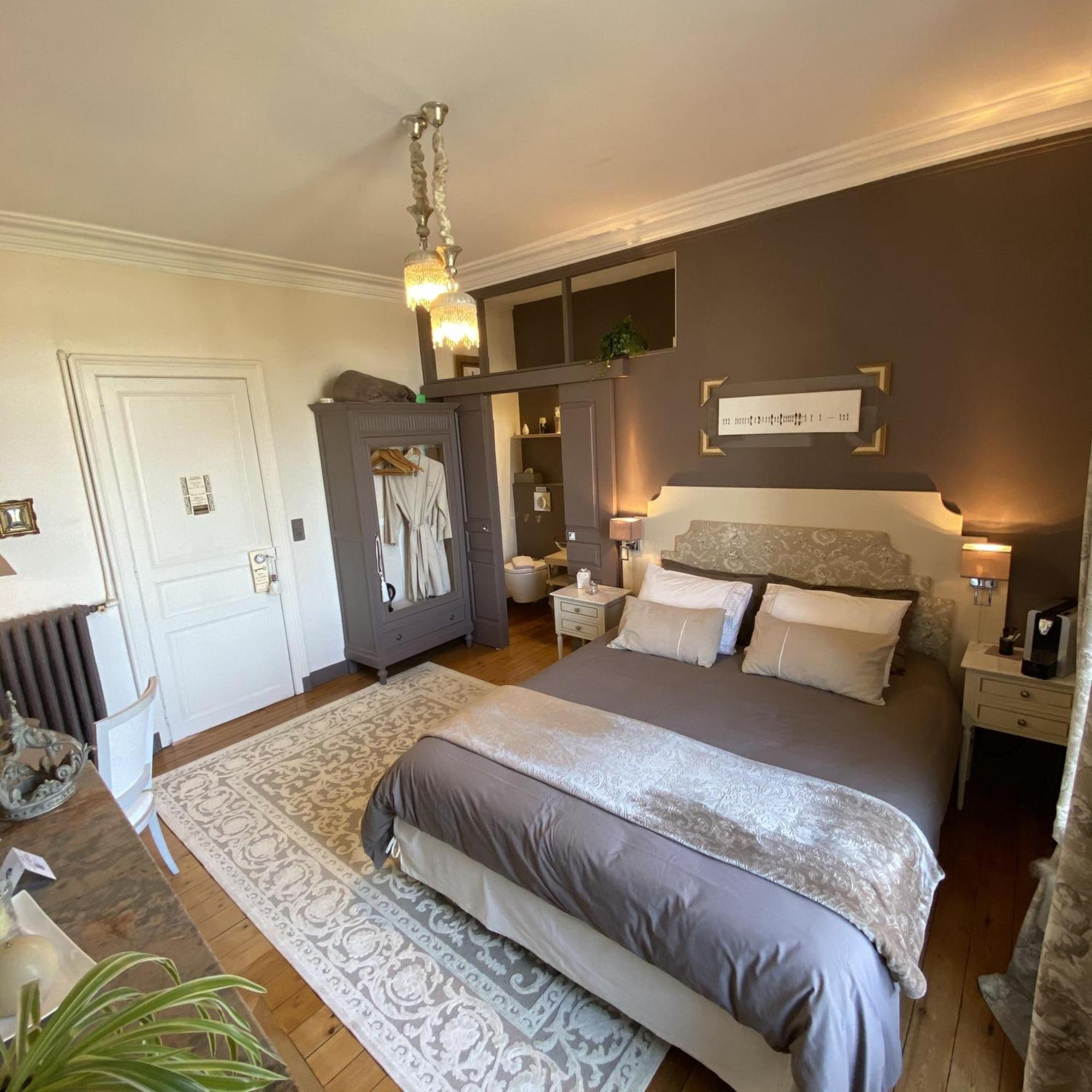Les Lamartine-Chambres D'Hotes เลอม็องส์ ภายนอก รูปภาพ